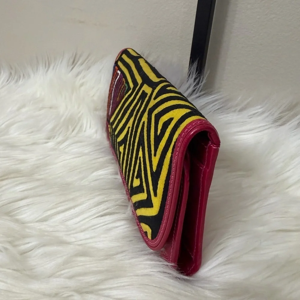 Geometric Pattern Women's Clutch with Pink Trim
